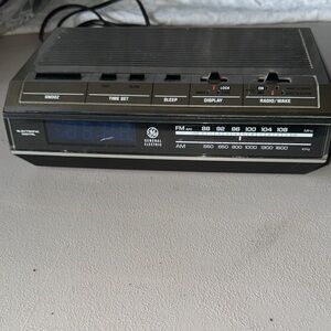 Vintage General Electric AM/FM Alarm Clock Radio